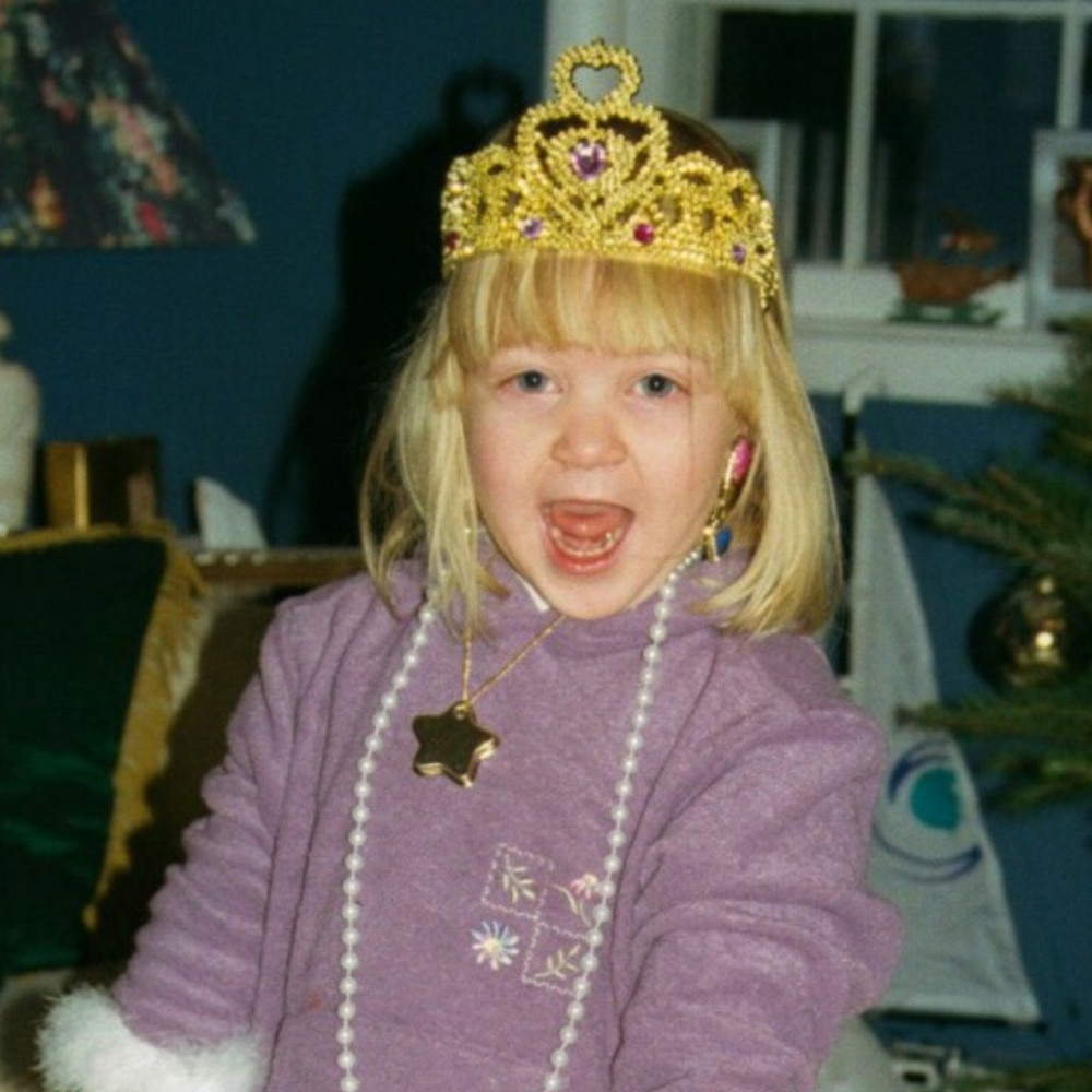 Meet your Posher, Simone